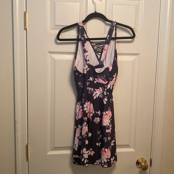 Brand New BloomChic Navy Floral Tankini…size 18-20 - Picture 2 of 4